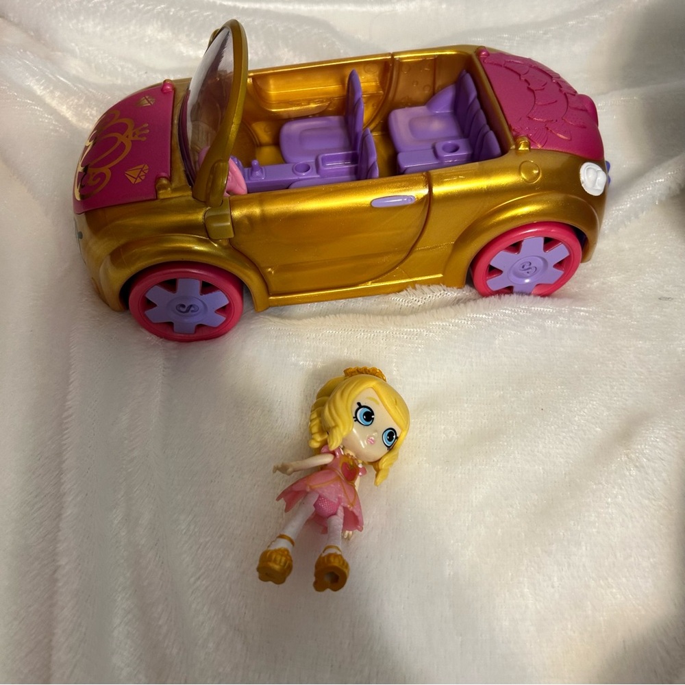 Shopkins Happy Places Royal Trends Convertible Tiara Car GOLD